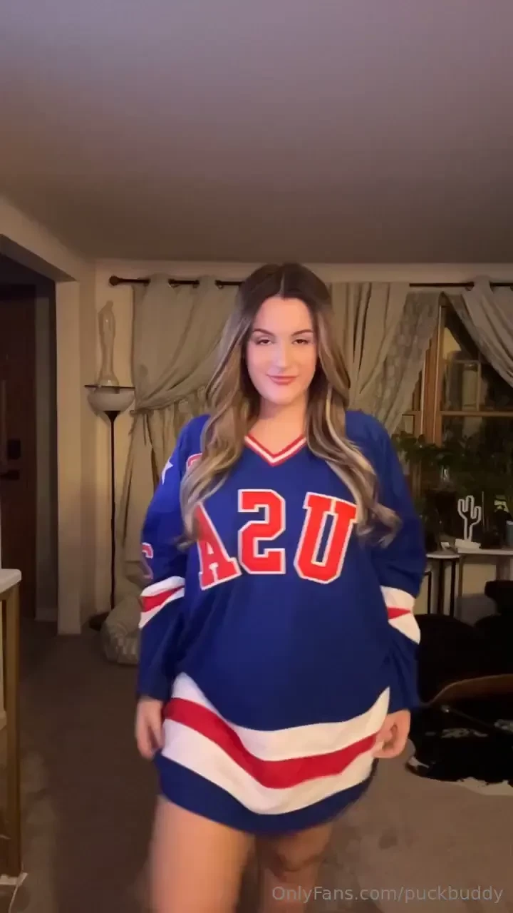 Come hang out and watch hockey with me on live 