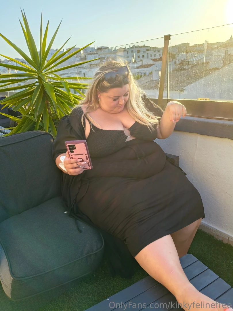 It s my impression or my belly looks bigger 