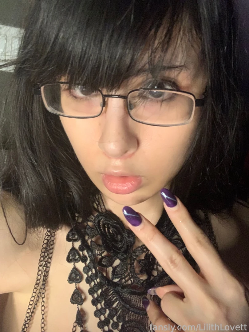 Idk what it is about these chains and accessories that makes me look part 2 