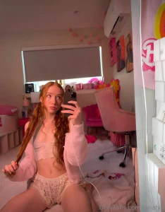 Hollyfox18 is the hottest redhead her vip is free for today only part 1