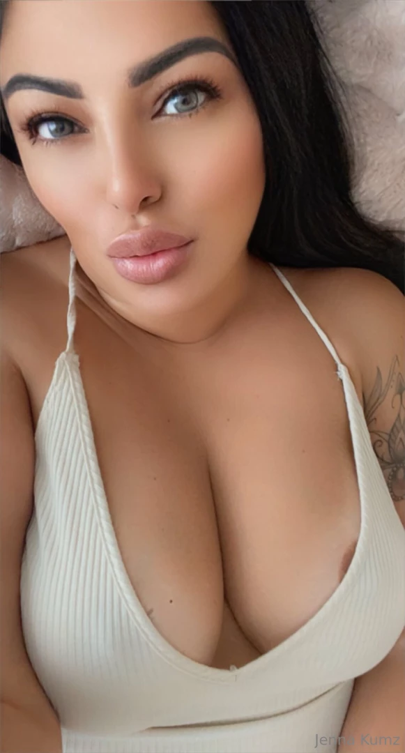 Looking forward to your cock pic thickjenna_vip 