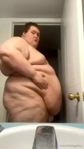 Some sink belly and dick action for you guys