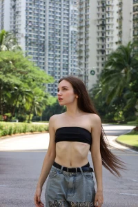 Honey text me in the dms how your weekend went