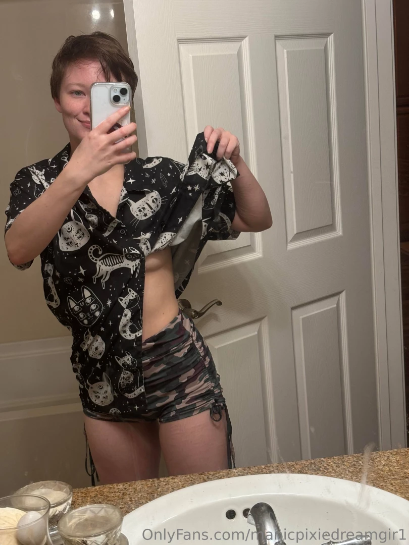 Have y all checked out my new 6some i dropped last night btw 