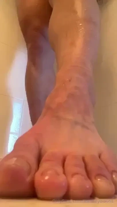 Tip this post if you want feet videos sent to your private messages 