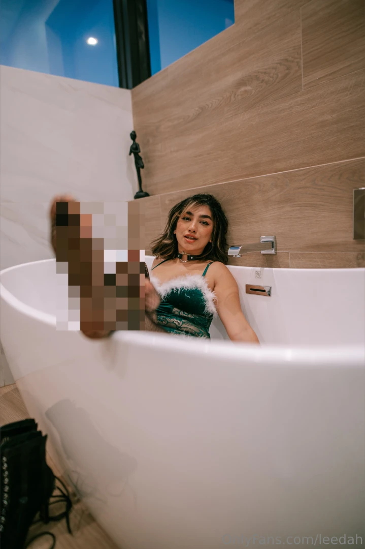 Suck my toes until i cum 