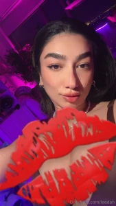 Kiss me thru the phone xo