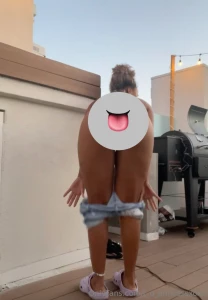 Watch me spread all this ass while i twerk now just imagine me doing