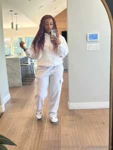 I can feel fall cummmingg for this ass ya girls got the cozies out