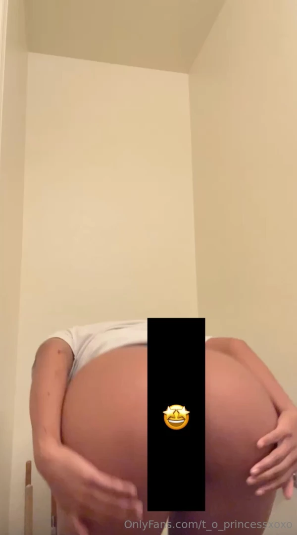 Finally the ass shots you been askin for don t make me regret it 