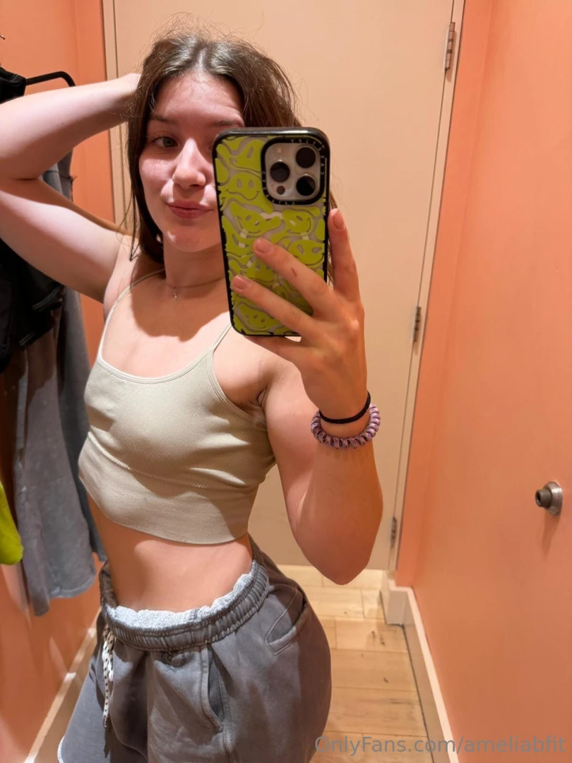 Dressing room selfies 