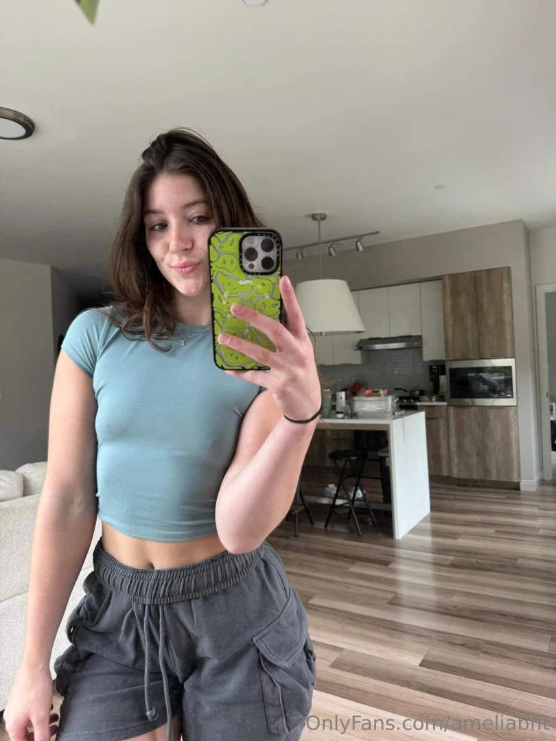 Heading to the airport but i ve got wifi so keep me company during my part 1 