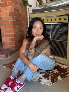 Go vote in the dms or else u wont have the chance to see my nipples