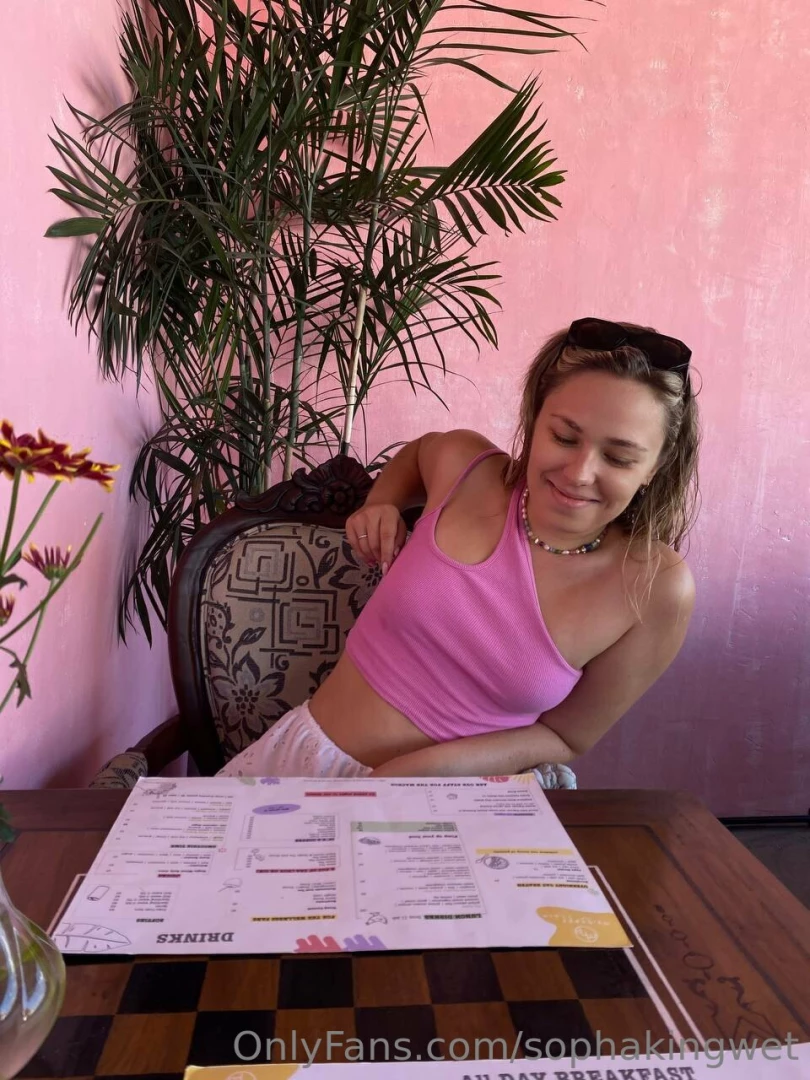 Really hard to choose what to eat in a pretty place like this 