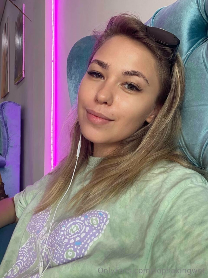 Kinda got used to use wired headphones it s some kind of style i guess 