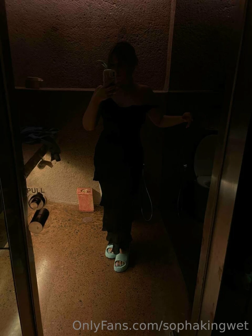 What r u hiding in the dark part 1 