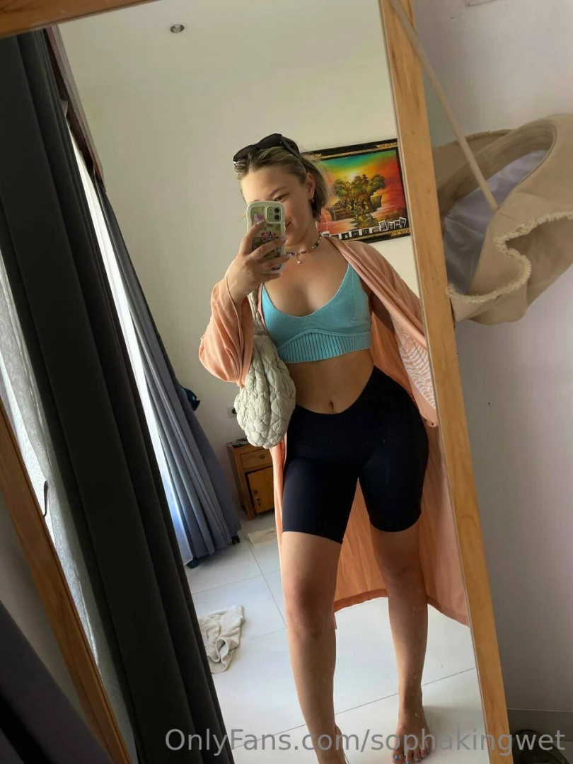 These leggings are working overtime to hold these curves wanna see 