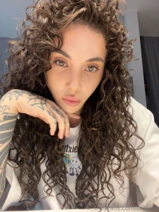 I m wearing curls but i m in a lioness mood who s the queen of the