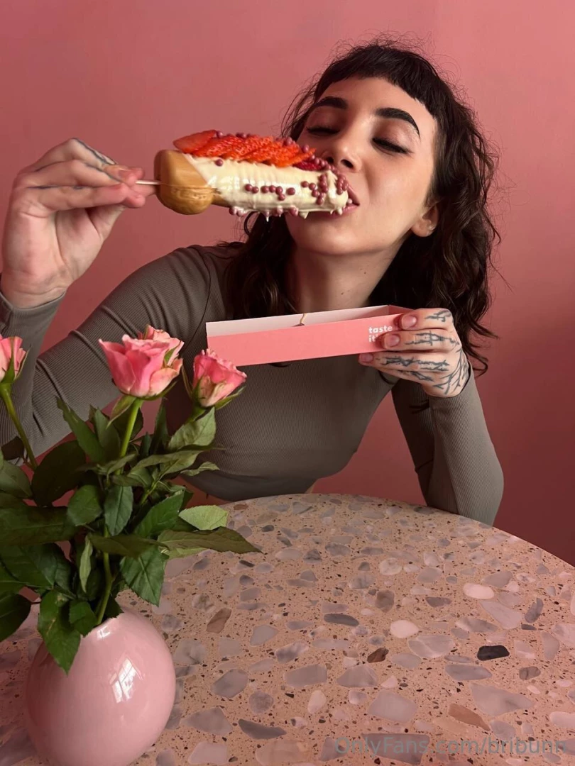 Flowers and delicious food it s the perfect metsch 