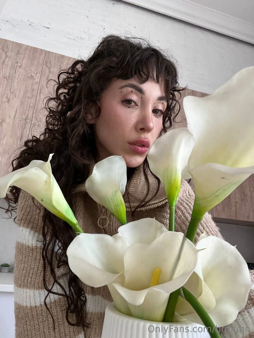 Do you know what my favorite flowers are take a guess 