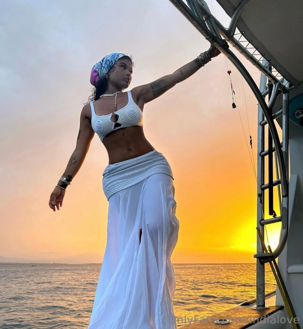 Meet me by the sunset 