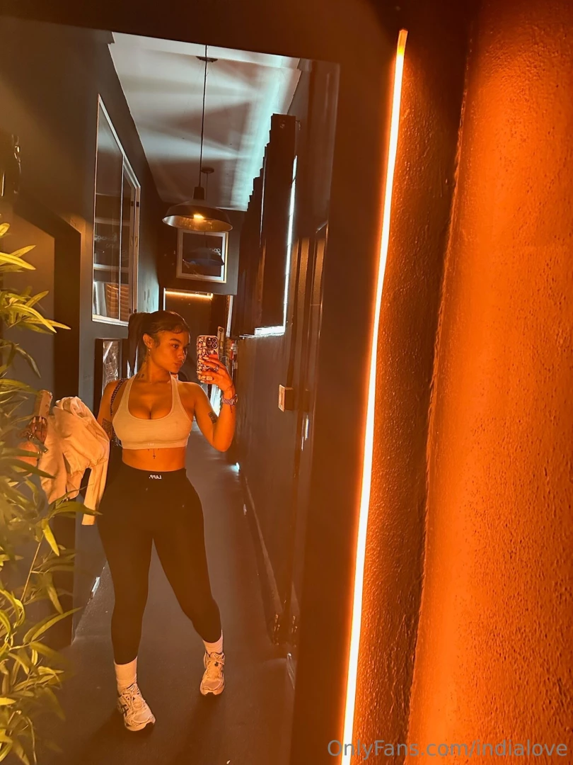 Hiii if you haven t sent me a message yet idk what you re waiting for 