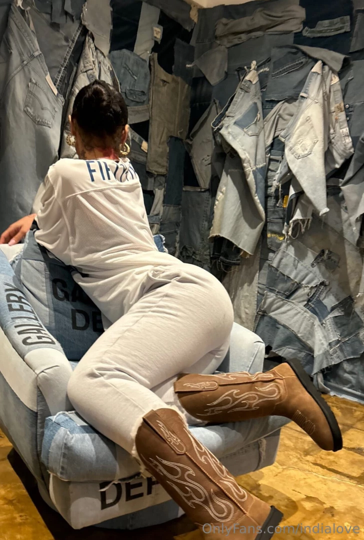 Behind the scenes from yesterday s shoot 