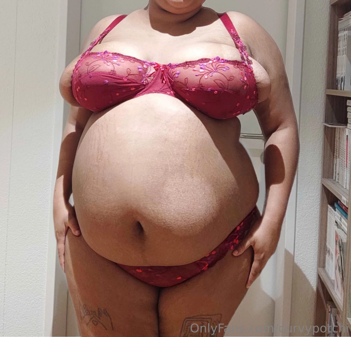 Soo uhm i guess my bra is starting to struggle a bit 