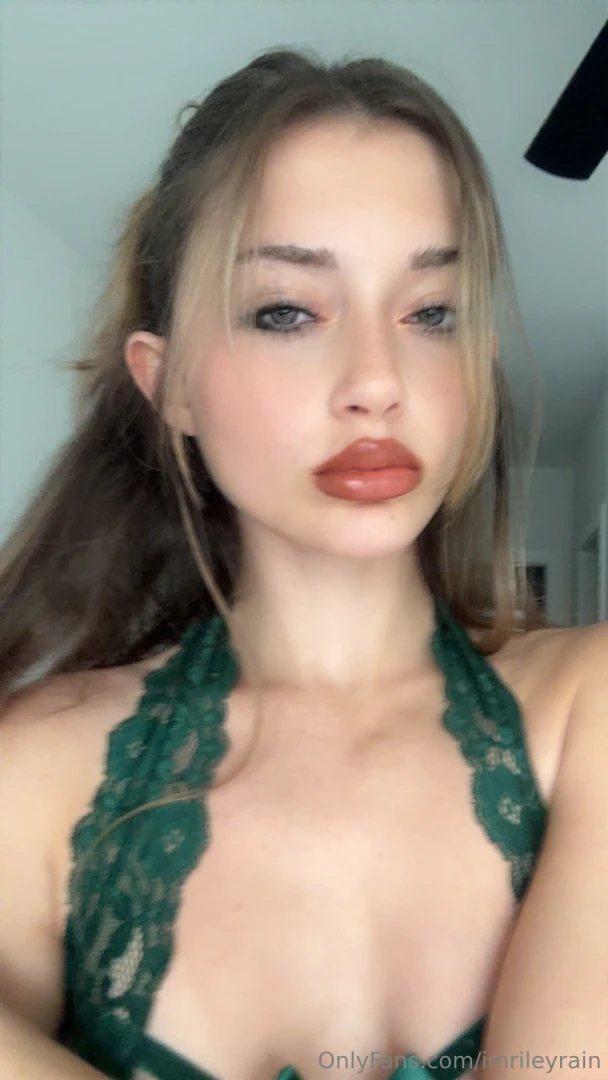 Come say hi in my premium rileyrain0 