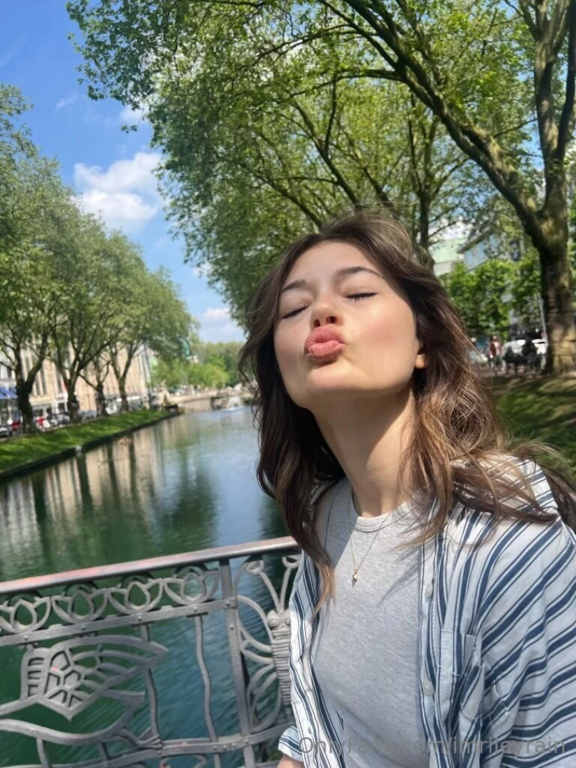 Sending kisses part 24 