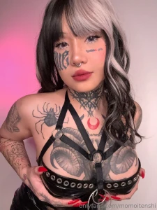 Like here if you love vinil and big boobs