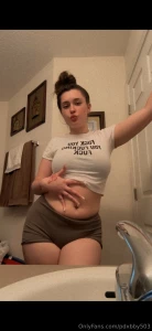 Being naughty in the bathroom at the family reunion stripping out of