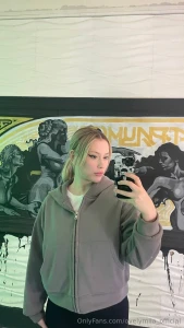 Me not in a glam look but i want to be real and show myself not only