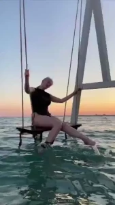 Choosing a pose for a photo is a process that requires attention to