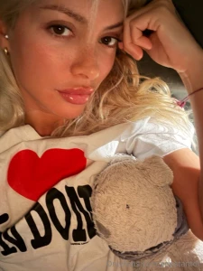 Can we have a lazy sunday me and you in bed all day please part 1