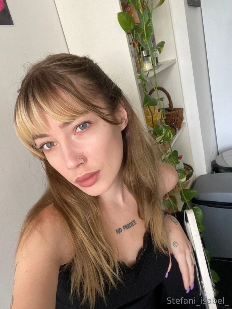 Gorgeous hottie soniamaniu loves to share her energy and beauty with part 2 