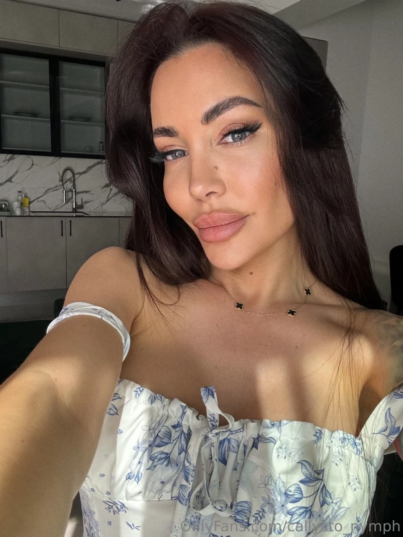 One photo one look now tell me are you watching closely 