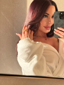 Every girl has secrets in her bathroom you wanna see mine