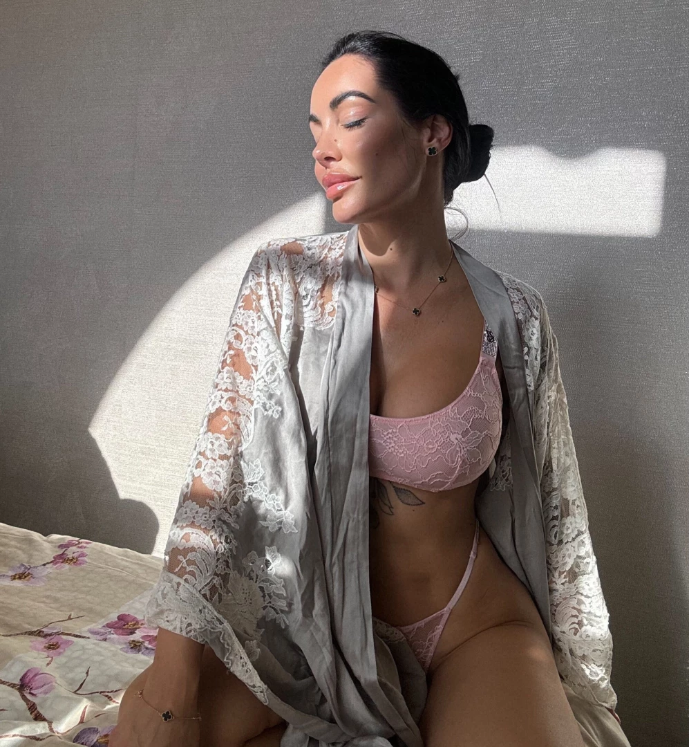 Good morning sunshine nothing feels better than waking up with a smile 