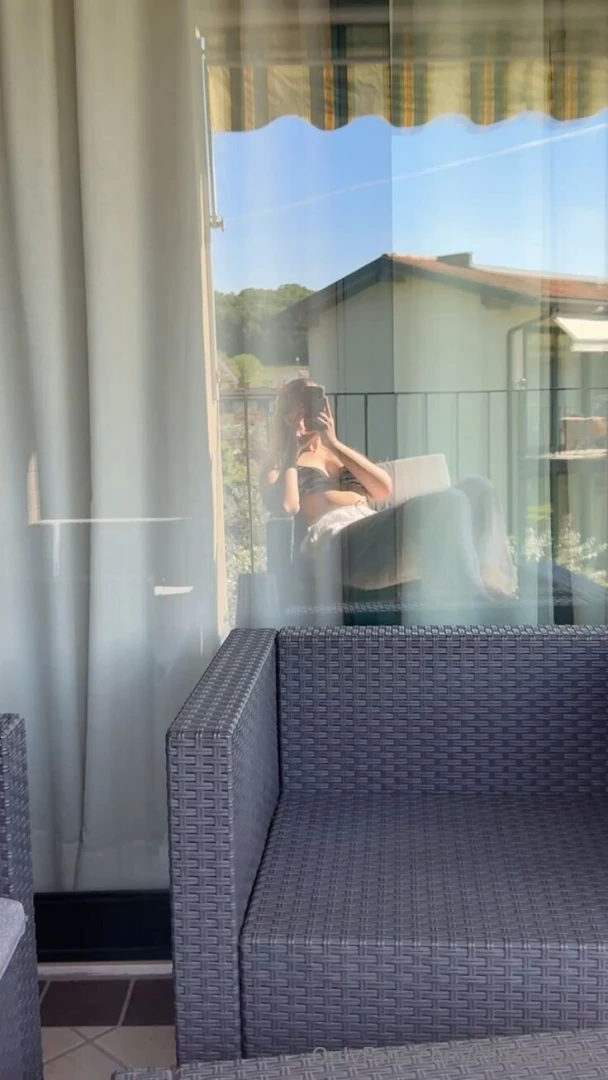 Slow morning outside today the breeze feels nice 