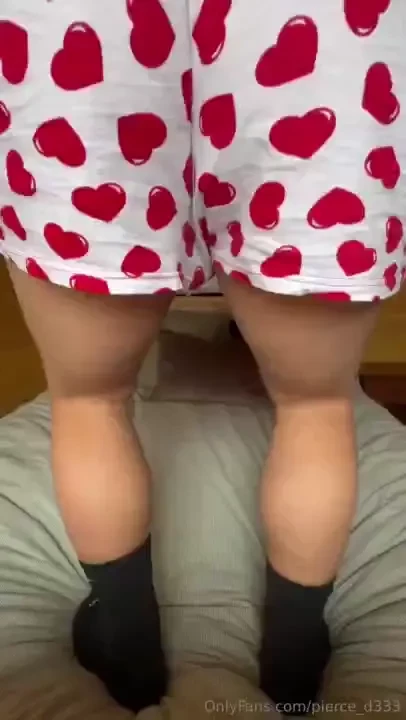 Watch me pose and shake and tease you with my cheeks 