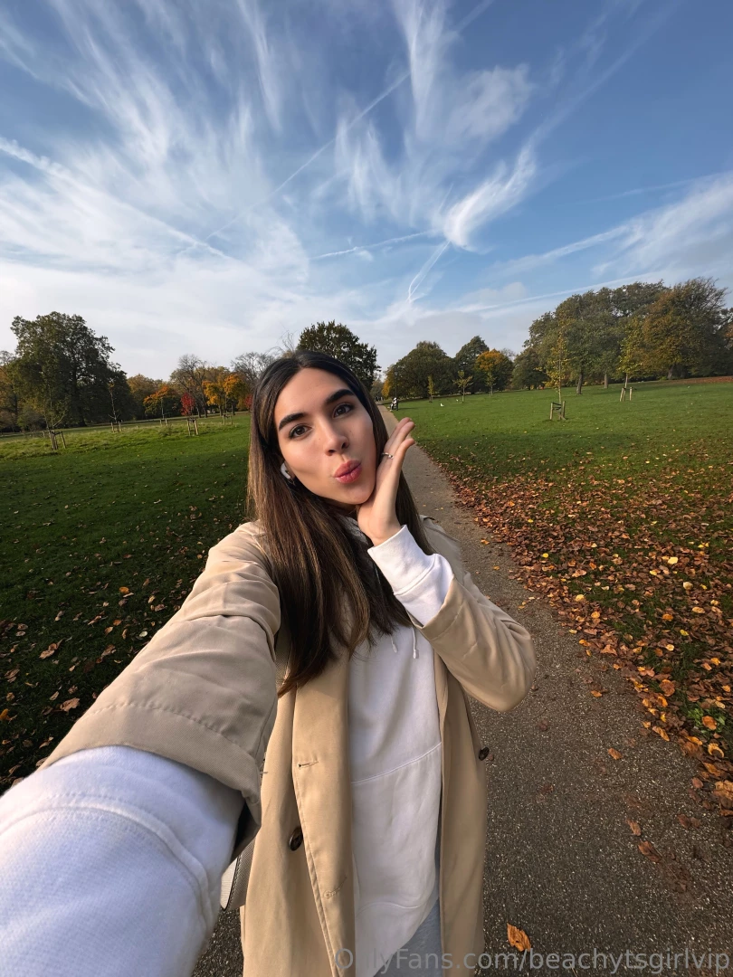 Hiiiii i went at early morning for a walk at the hyde park in london 