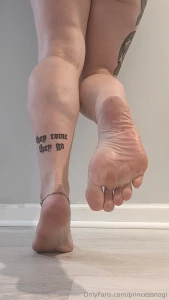 Tip-toe thursday come amp say hi