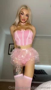 Wanna see how long u can last while i tease u dm me