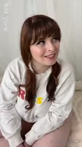 Bored friends play a masturbation game -- i am just sooo bored idk