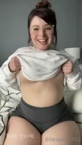 Wake up and masturbate -- look at how cute i am when i wake up in my