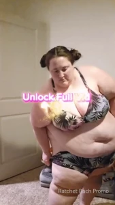 Ssbbw rachel tries on her summer bikinis summer is here and it s time part 2