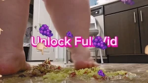 Squishing sweetness a grape expectation watch as i take solo pleasure part 1