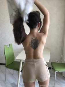 One look at me and you won t be able to resist my seductive charms part 1