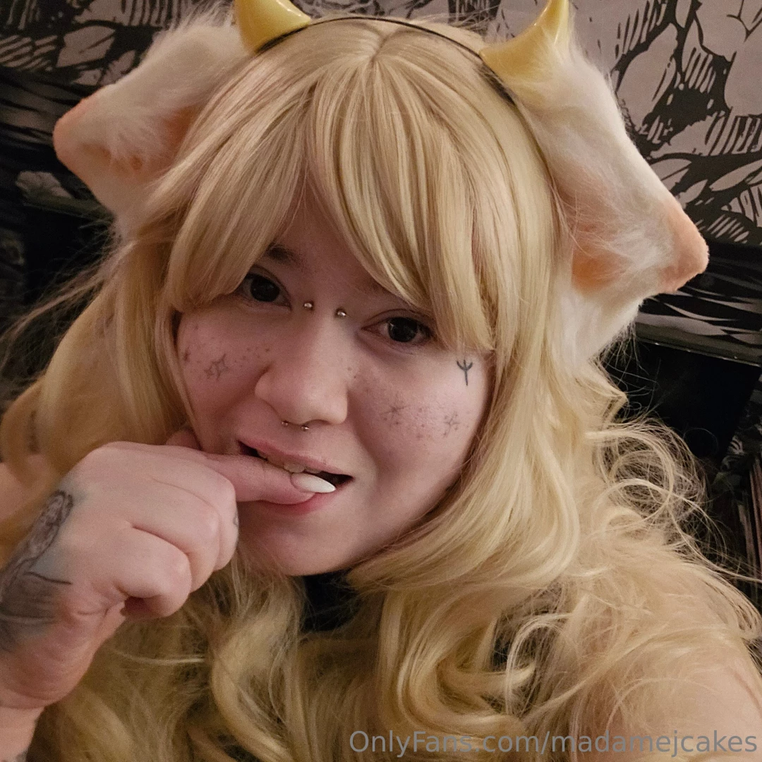 Bitch i m a cow bitch i m a cow i m not a cat i don t say meow 